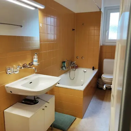 Schones Mit Balkon Neben Letzigrund. منزل للإقامة